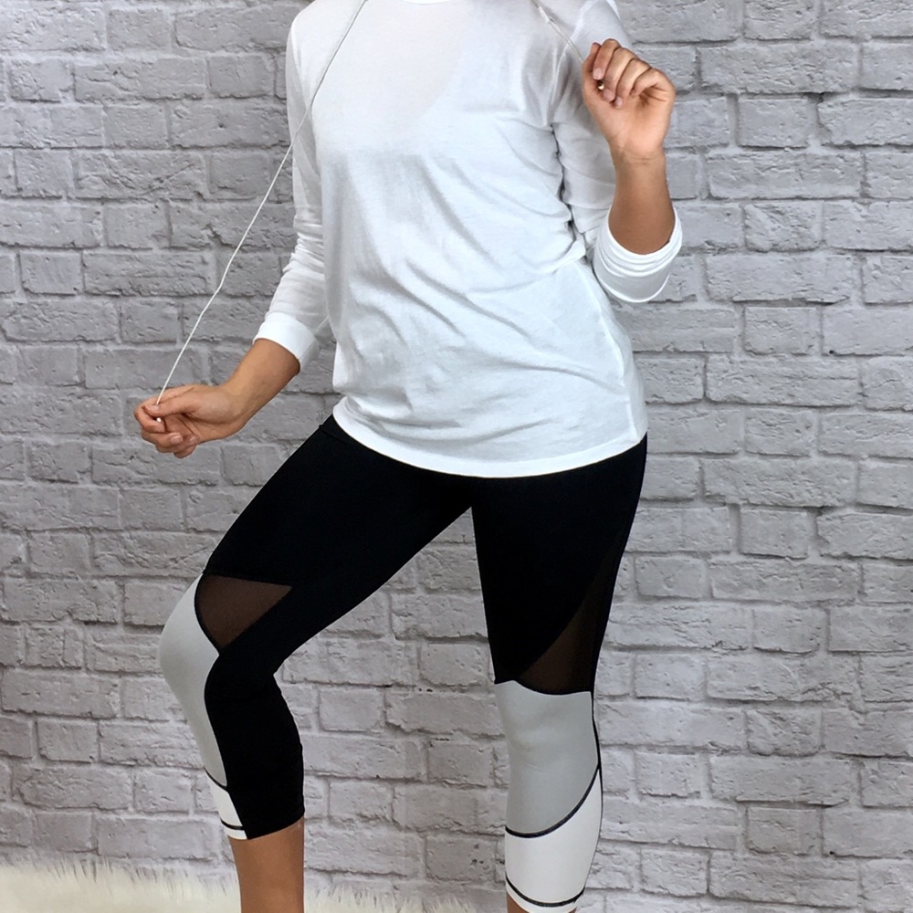 Cali Color Block Capri Legging - Picture 2 of 5